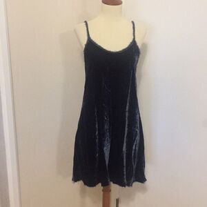 XS LOVE TANJANE Velvet Dress DD42 3773
